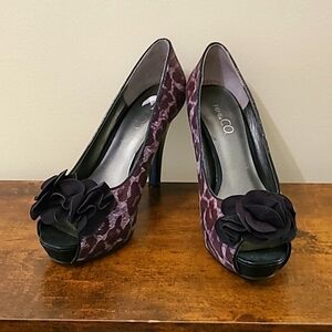 Nine & Co animal print peep-toe heels size 7